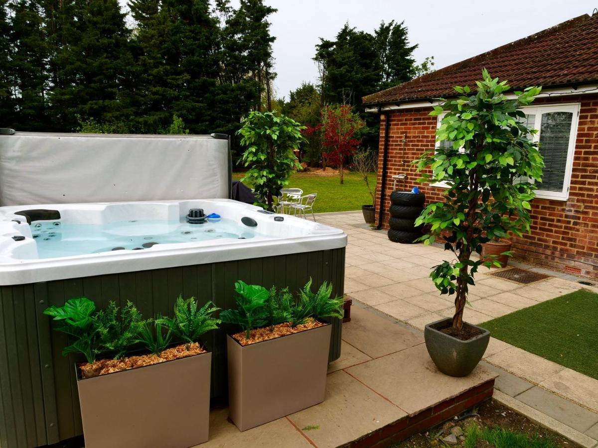 Deluxe 4 5 Bed Hot Tub Cinema Room 15 Saffron Walden Buitenkant foto